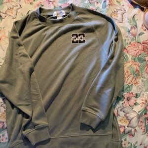 Hosting Women’sLong Sleeve Grey Sweatshirt Size Small